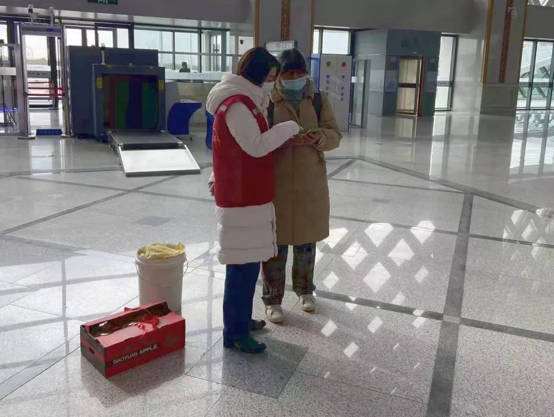 志愿服務(wù)添年味 愛心奉獻(xiàn)暖人心！春節(jié)期間如皋市保安公司開展志愿服務(wù)活動(dòng)